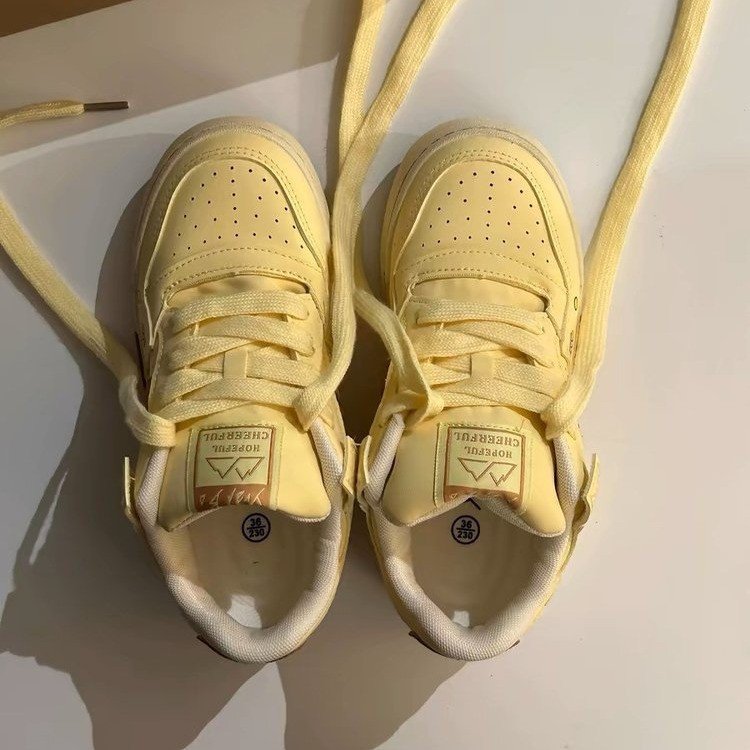 Damen Sneakers im verspielten Design mit bunten Applikationen und bequemer Dämpfung EB