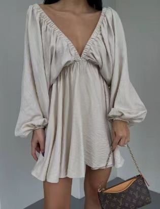 Damen lässiges Sommerkleid mit tiefem V-Ausschnitt und Rüschendetails EB