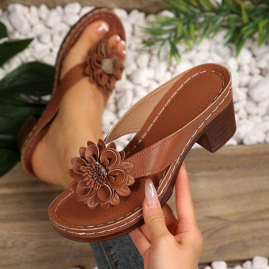 Damen Bequeme und modische Sandalen mit floralem Design EB