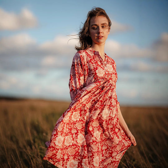 Damen Maxikleid mit floralen Mustern und elegantem Hemdkragen EB