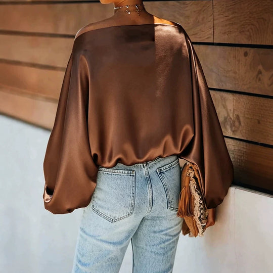 Damen Satinbluse mit asymmetrischem Carmen-Ausschnitt und weiten Fledermausärmeln EB