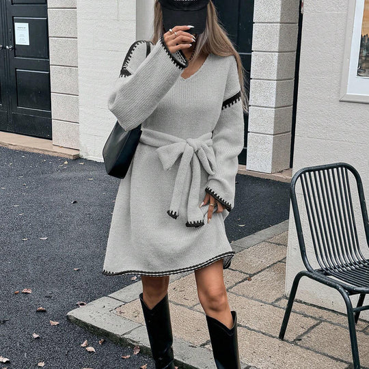 Damen Strickkleid mit Gürtel und V-Ausschnitt EB