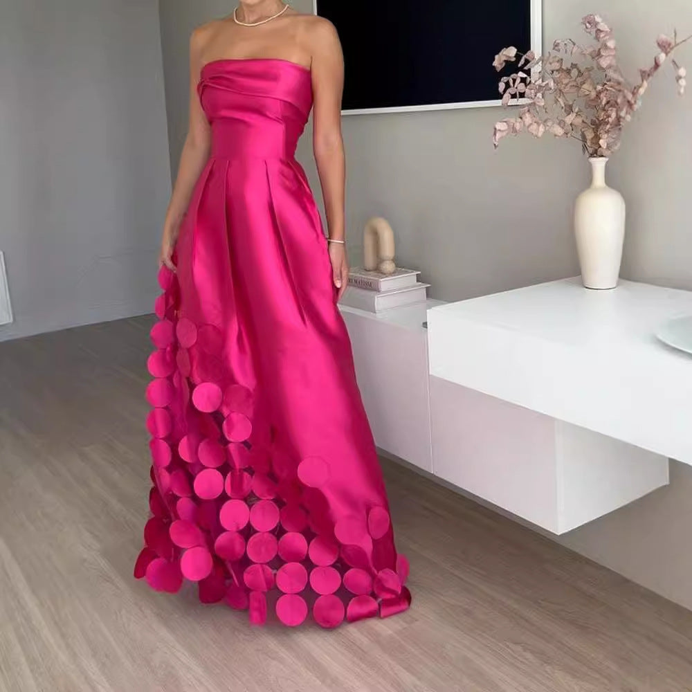 Damen Abendkleid mit Aufregendem Schichten Design und Raffinierten Details EB