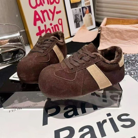 Damengefütterte Sneaker mit weichem Innenfutter und rutschfester Sohle EB