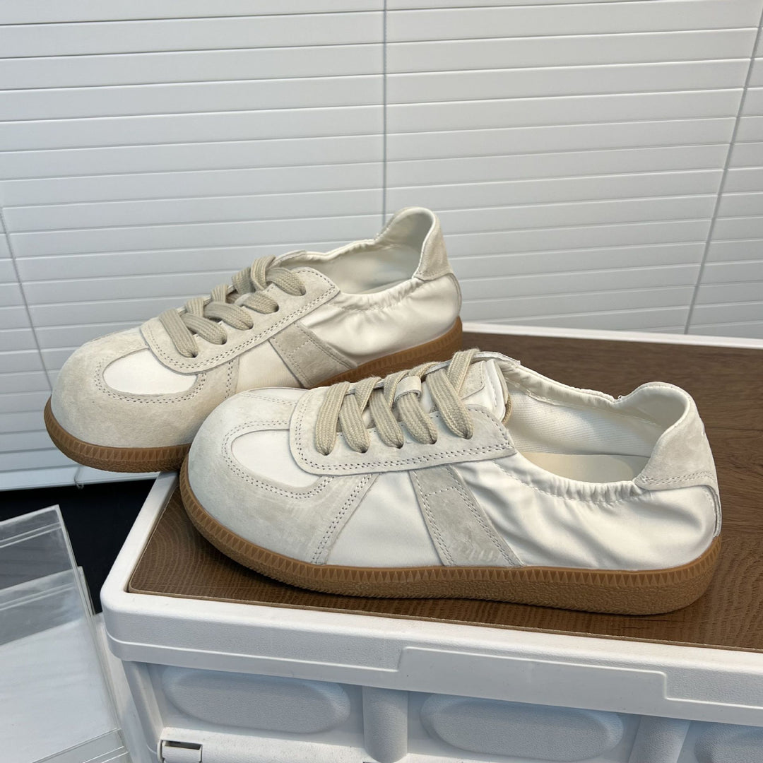 Damen Sportliche Sneakers mit elegantem Satin-Obermaterial EB