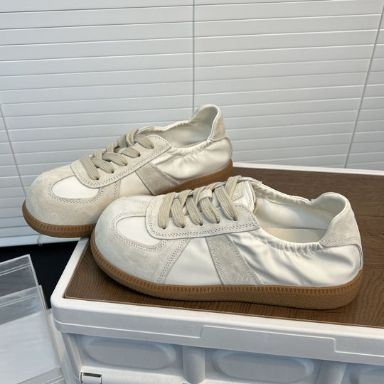 Damen Sportliche Sneakers mit elegantem Satin-Obermaterial EB