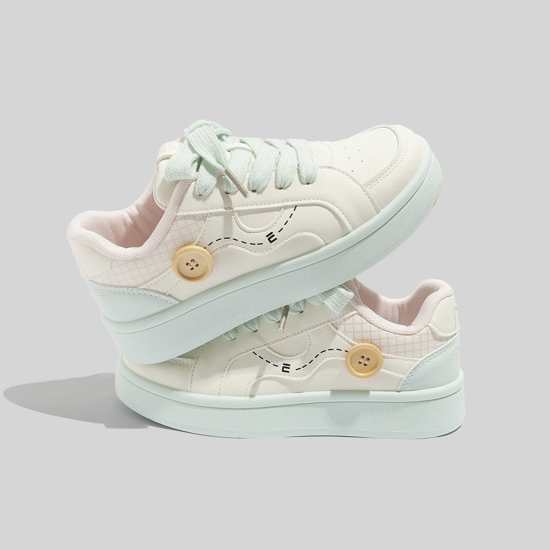 Damen Modische Freizeitschuhe mit einzigartigen Knopf-Details EB