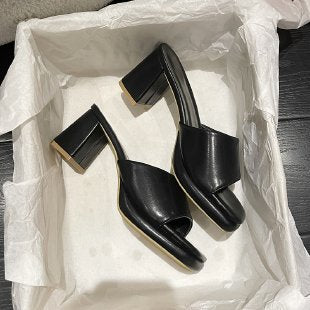 Damen Slides mit elegantem Blockabsatz und modischer Schuhspitze EB