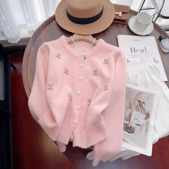Damen Strickjacke mit floralen Stickereien und Perlenknöpfen EB