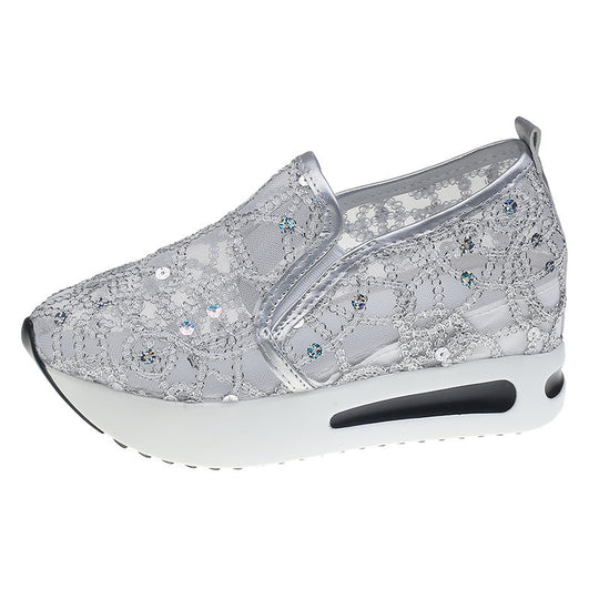 Damen Elegante Keil-Slipper mit transparentem Mesh, Paillettenstickerei und dämpfender Plateau-Sohle EB