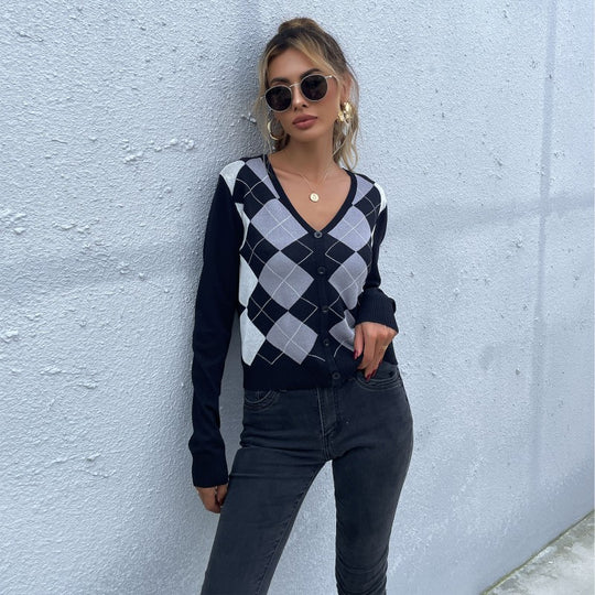 Damen Strickjacke mit Karomuster und modernen Akzenten EB