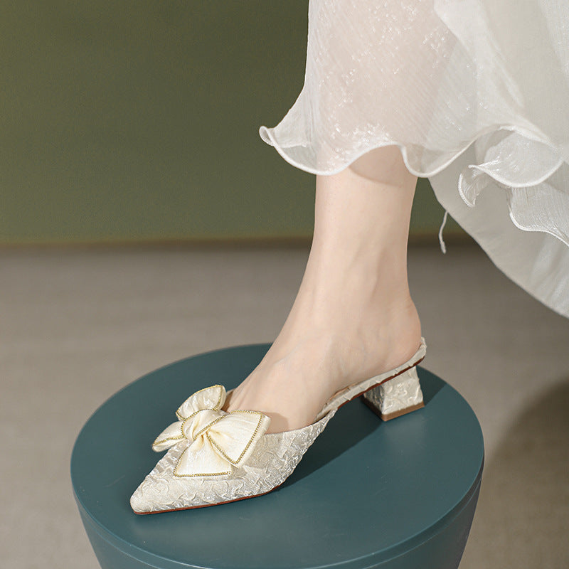 Damen elegante Mules mit besonderem Schmuckdetail EB