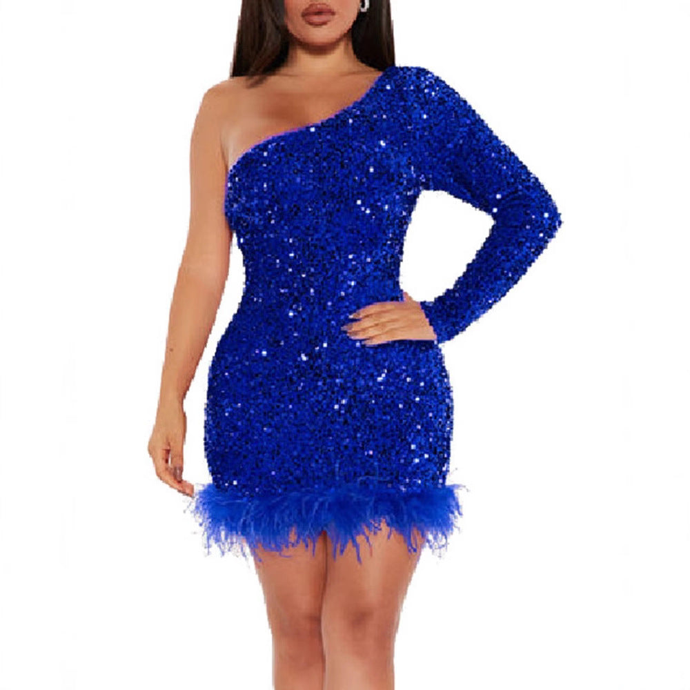 Damen Funkelndes Partykleid mit asymmetrischem Schnitt und Federdetails EB