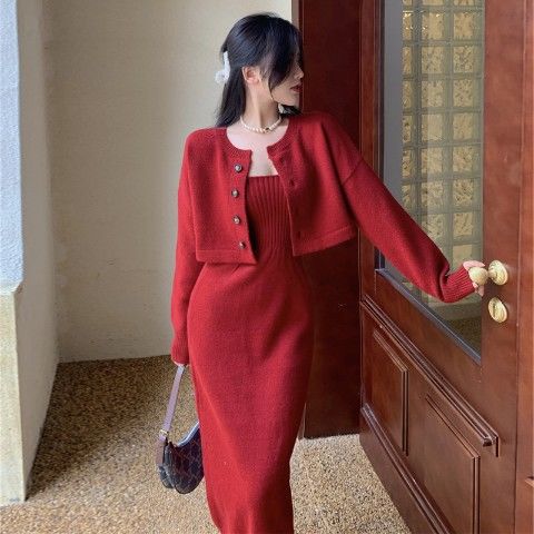 Damen Strickkleid mit taillierter Jacke und Knopfdetails EB