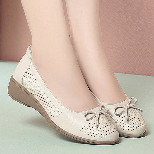 Damen Ballerinas mit perforierter Oberfläche und komfortablem Blockabsatz EB