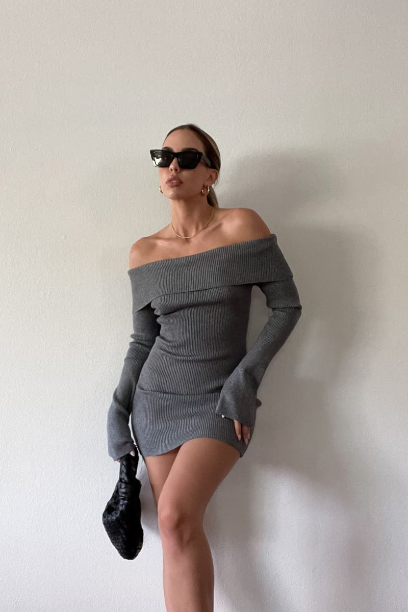 Damen figurbetontes, off-shoulder Strickkleid mit langen Ärmeln EB