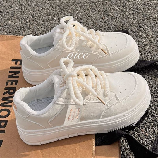 Damen Urbane Plateausneaker im Minimalstil mit gepolstertem Komfortkragen EB