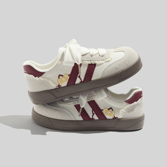 Damen Sportliche Sneaker mit verspieltem Design und einzigartigen Applikationen EB