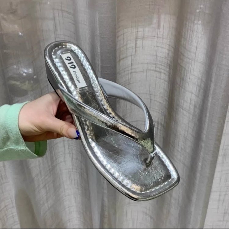 Damen komfortable Pantolette mit modischem Punktdesign EB