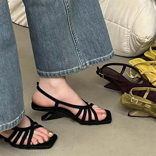Damen Elegante Slingback-Sandalen mit quadratischer Zehenpartie und geschicktem Riemendesign EB