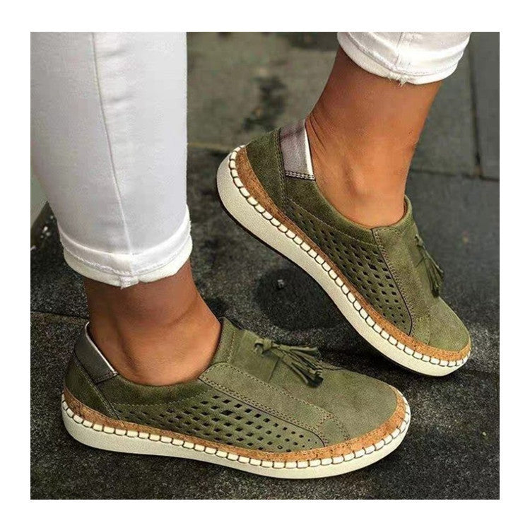 Damen Slip-On Sneakers mit perforierter Oberfläche und modischem Quasten-Detail EB