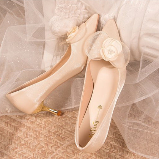 Damen Spitze Pumps mit zierlichem Blumenakzent EB