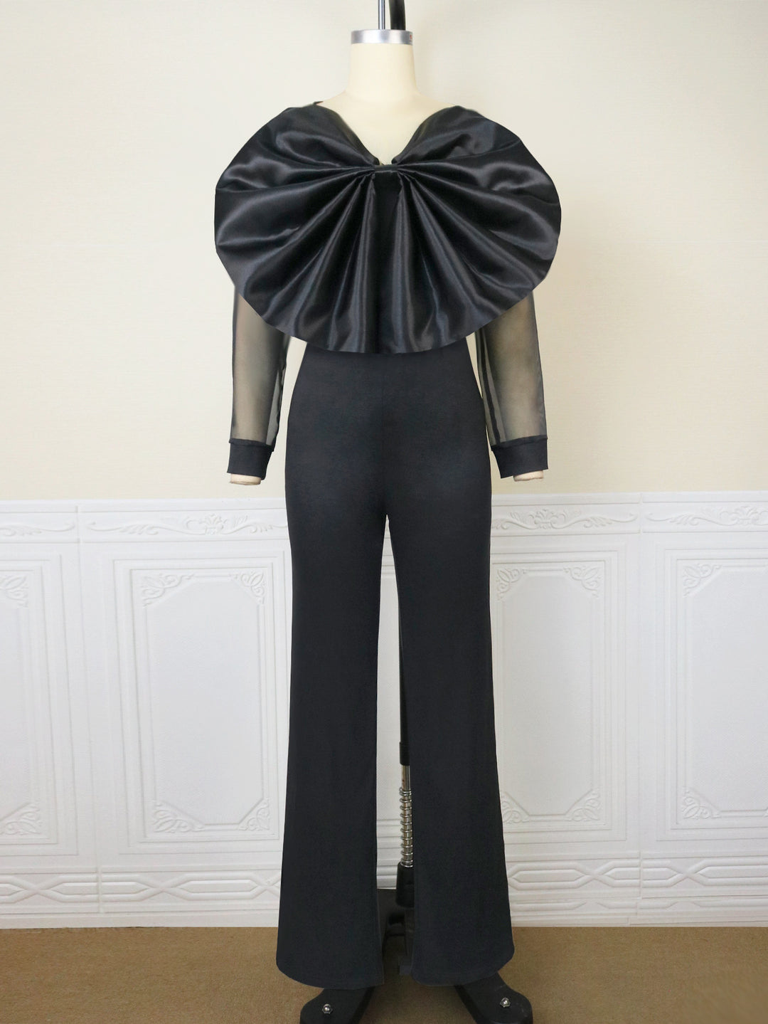 Damen Eleganter Jumpsuit mit voluminösem Satinkleid EB