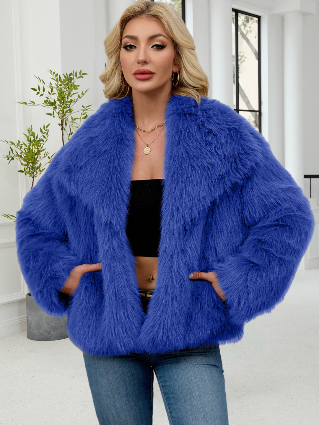 Damen Flauschige Kunstpelzjacke mit oversized Schnitt und voluminösen Ärmeln EB