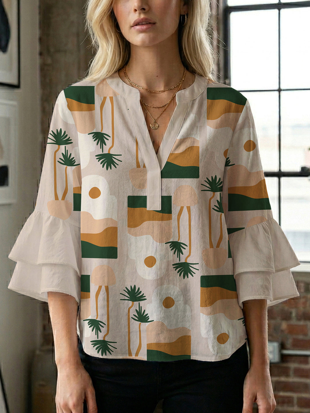 Damen Bluse mit Rüschendetails und auffälligem Animal-Print EB