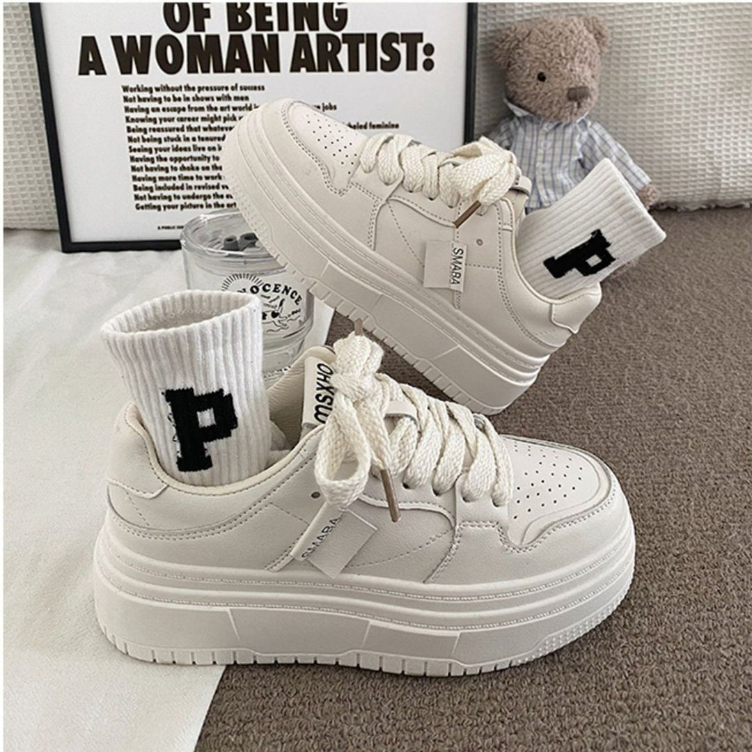 Damen Sneakers mit dicker Laufsohle und modischen Details EB