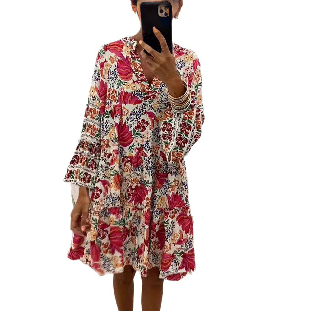 Damen nan verspieltes Tunika-Stufenkleid mit tiefem V-Ausschnitt, geraffter Brustpartie, Volantstufen und ornamentaler Stickbordüre EB