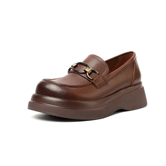 Damen Modische Mokassins mit robustem Blockabsatz und elegantem Kettendetail EB