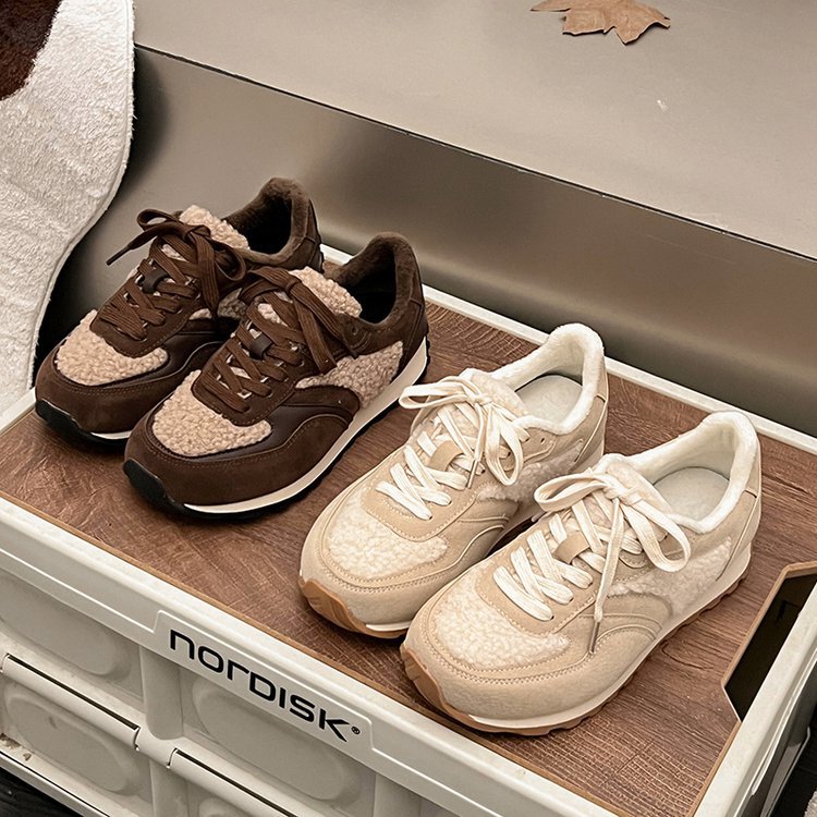 Damen sportliche Sneaker mit kuscheligem Fellkragen und rutschfester Gummisohle EB