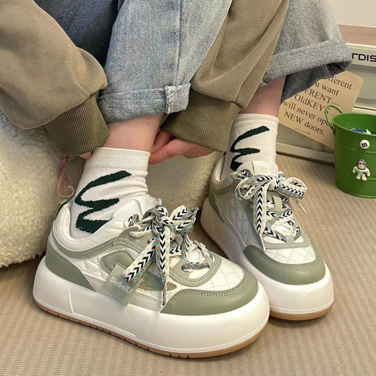 Damen Sportliche Sneaker mit modischem Obermaterial und innovativem Schnürdesign EB