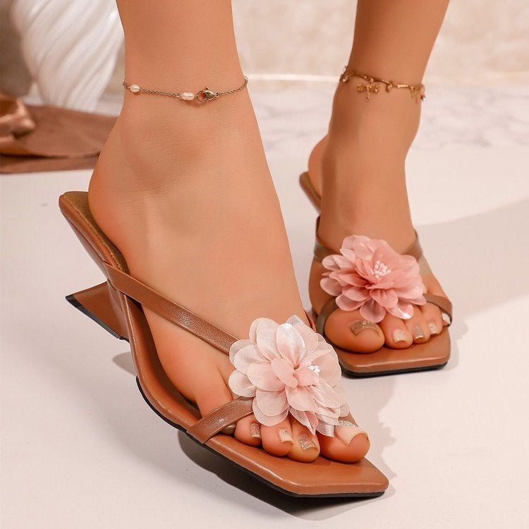 Damen Elegante Zehentrenner-Sandaletten mit floralem Design EB