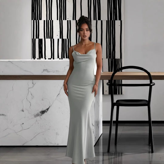 Damen Elegantes Maxikleid mit schmalem Schnitt und verführerischem Rücken EB