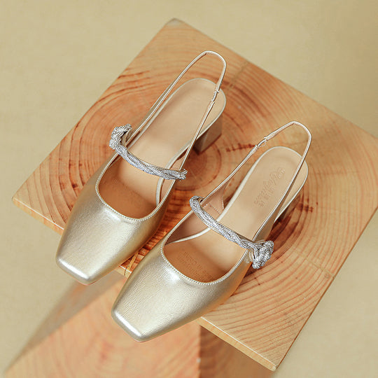 Damen Slingback-Pumps mit elegantem Glanz und dekorativem Riemen EB