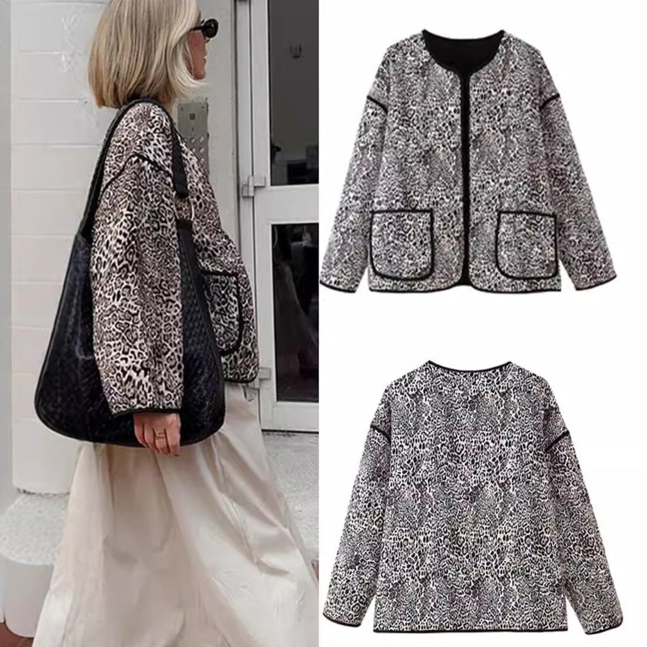 Damen gesteppte Jacke mit modernem Leopardenmuster und praktischen Taschen EB