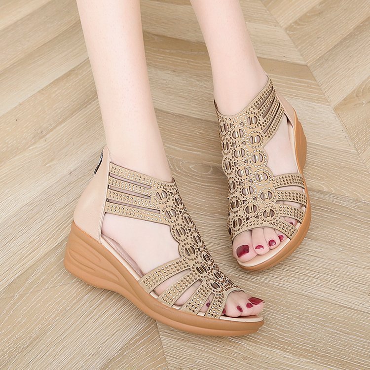 Damen modische Sandalen mit verzierten Riemen und bequemem Wedge-Absatz EB