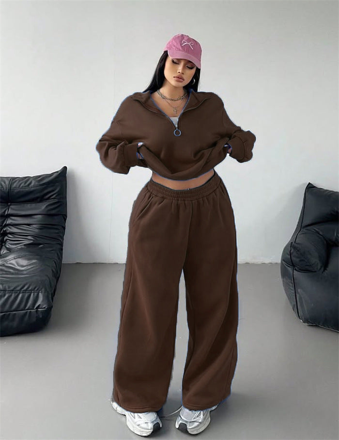 Damen Samt-Cropped-Ziphoodie und weit geschnittene High-Waist Palazzo-Jogginghose Eichborn Berlin