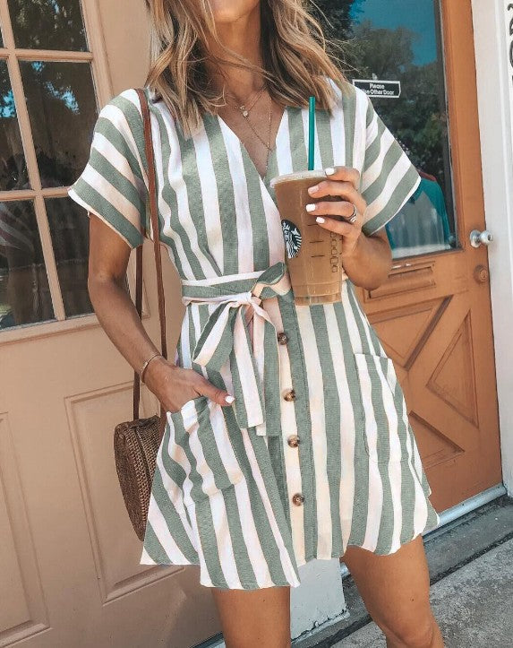 Damen Wickelkleid im modernen Streifenlook mit praktischer Knopfleiste und Taillengürtel EB