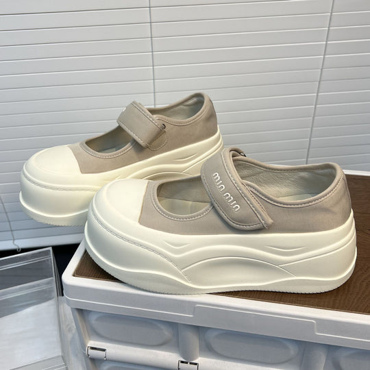 Damen Sportliche Slip-On Sneakers mit verstellbarem Klettverschluss und dämpfendem Fußbett EB