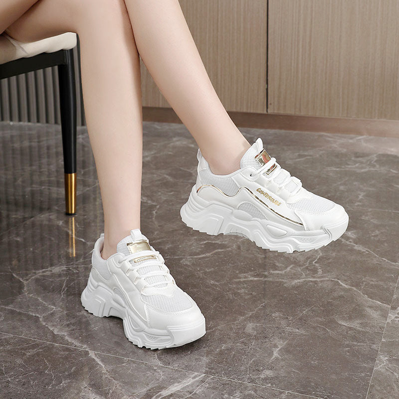 Damen Sportliche Sneakers mit modischer Metallic-Applikation und strukturierter Oberfläche EB