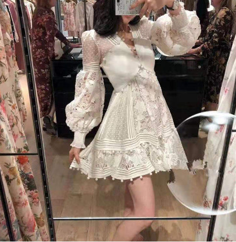 Damen verspieltes Blumenkleid mit Rüschendetails und transparenten Puffärmeln EB