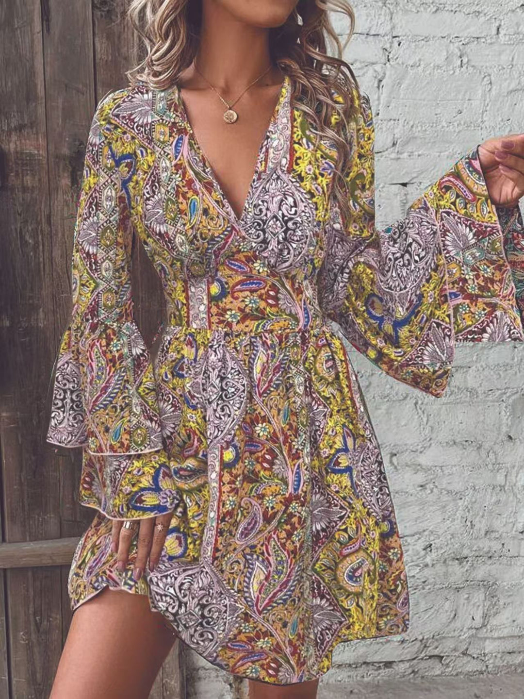 Damen V-Ausschnitt Kleid mit weiten Ärmeln und Paisleymuster EB