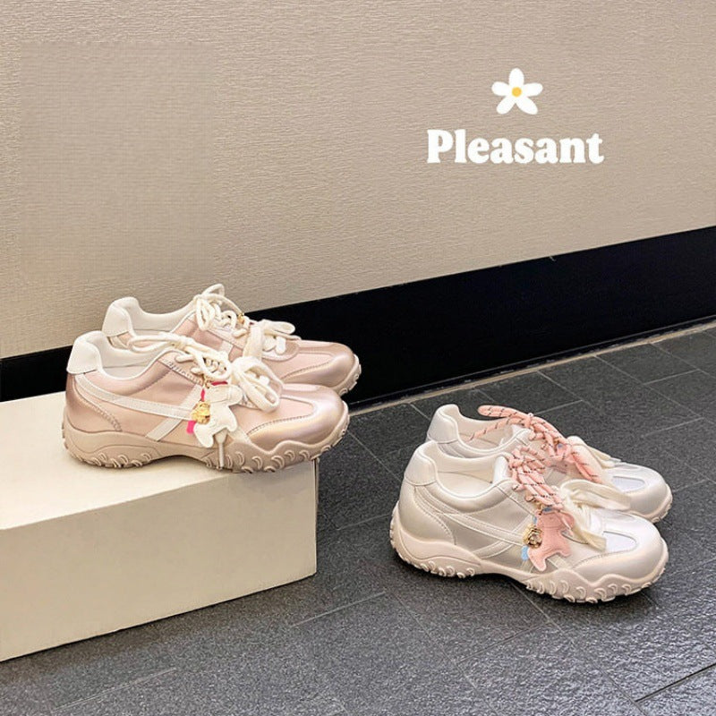 Damen modische Sneakers mit blühenden Applikationen und dämpfender Sohle EB