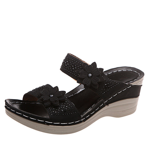 Damen Komfortable und modische Riemensandalen mit floralem Design EB