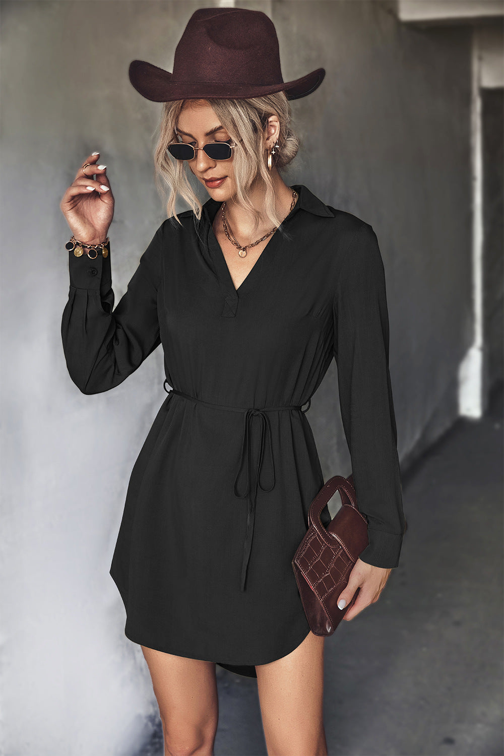 Damen Blusenkleid mit taillierter Schnürung und eleganter Knopfdetailierung EB