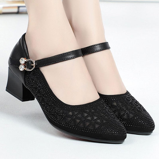 Damen Elegante Pumps mit kunstvollem Riemen und filigranem Detail EB
