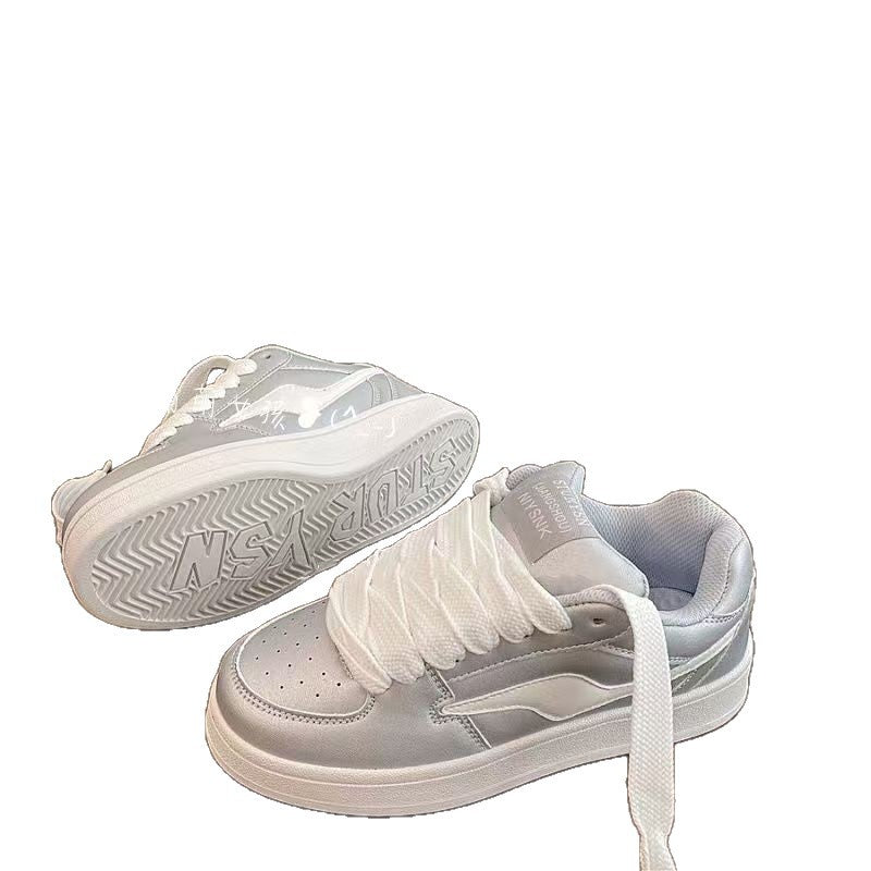 Damen Sportliche Sneakers mit reflektierender Oberfläche und dämpfender Laufsohle EB